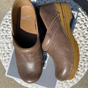 Dansko Professional Clogs | Waxy Burnished Stone | Sz. 38 (US 8)